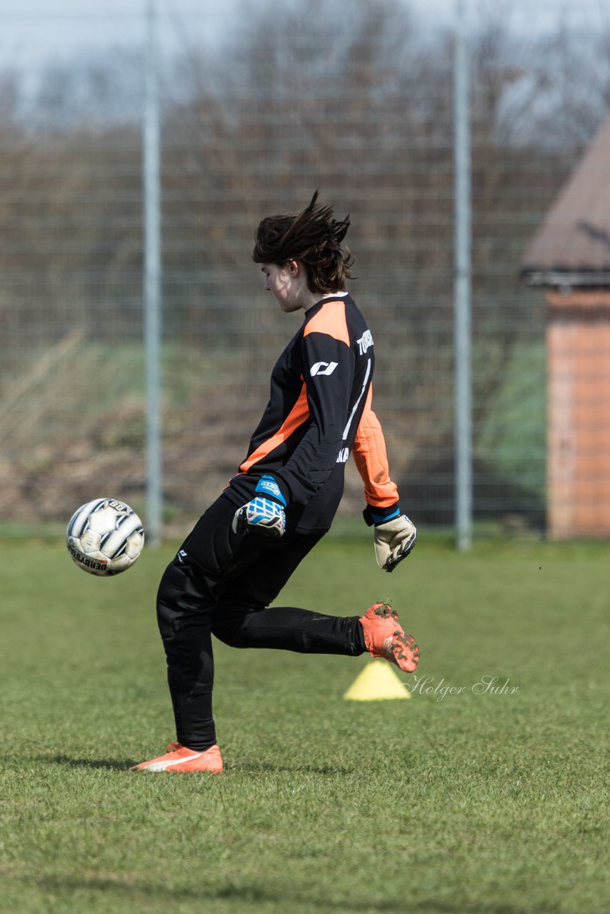 Bild 142 - C-Juniorinnen TSV Zarpen - TuS Tensfeld : Ergebnis: 2:1